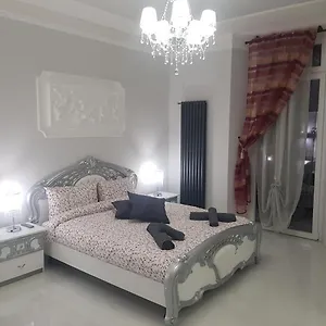 https://black-white.italymilanhotels.net